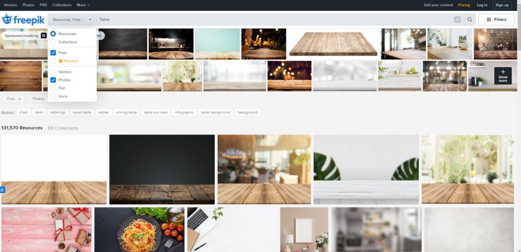 Captura de tela do FreePik com imagens de mesa para a criação da arte no Canva.